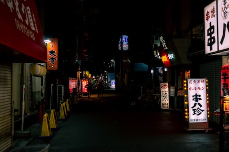 王府井股票(美食、购物、王府井股票市场，深度了解王府井的多元化)